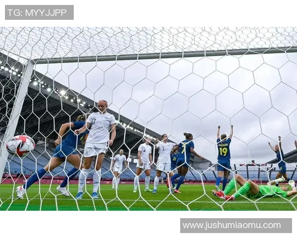 防晒头罩引领搞怪潮流足球明星们的夏日新风尚